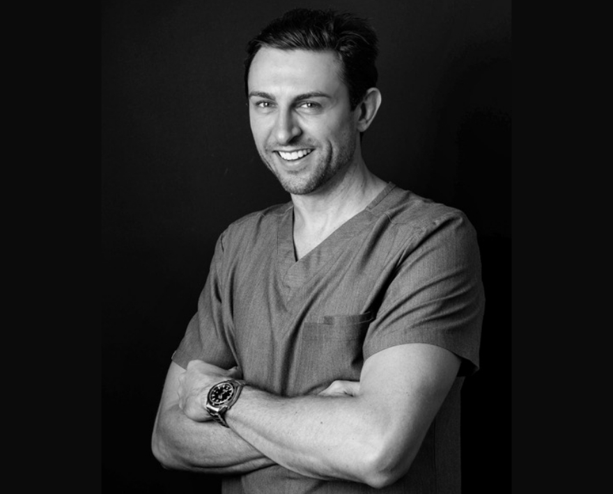 Dr Stu Hoffman, Sydney Plastic Surgeon, breast implant ultrasound page 2